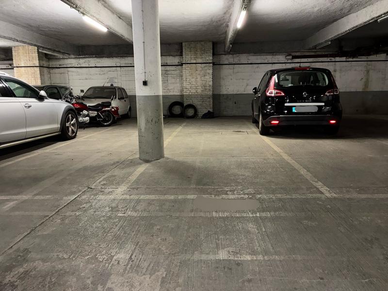 Parking / Garage - 193 m²