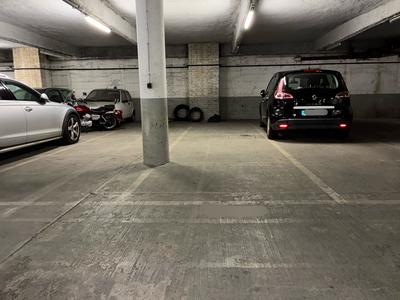 Parking / Garage - 193 m²