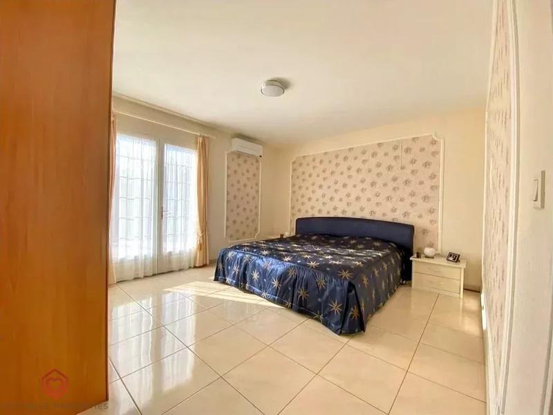 Maison - 215 m² - 5 pièces