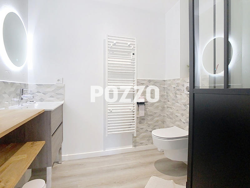 Maison - 360 m² - 14 pièces