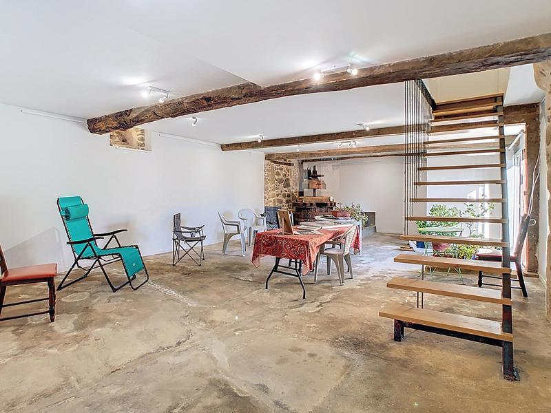 Villa - 241 m² - 6 pièces