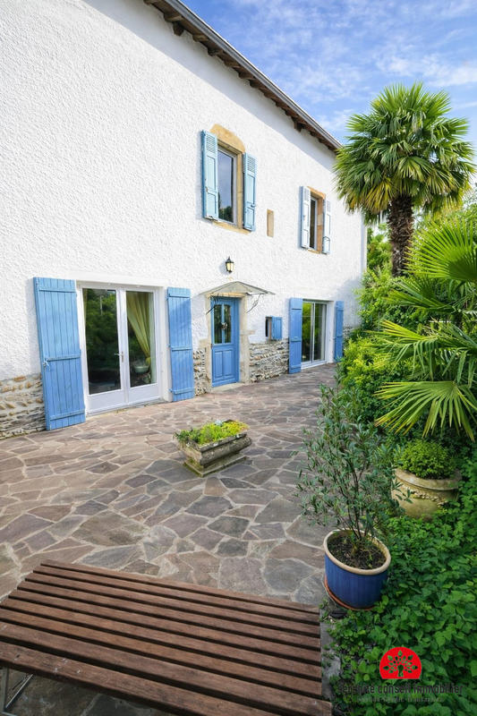 Maison ancienne - 270 m² - 7 pièces