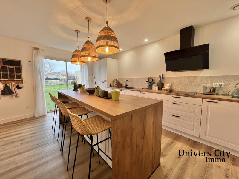 Maison - 259 m² - 8 pièces