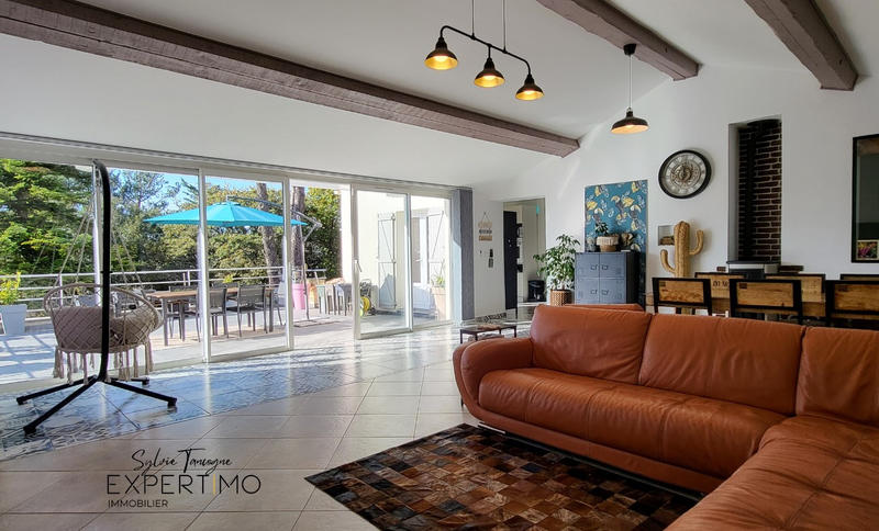 Maison - 305 m² - 11 pièces