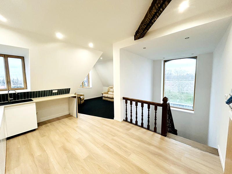 Maison - 342 m² - 8 pièces