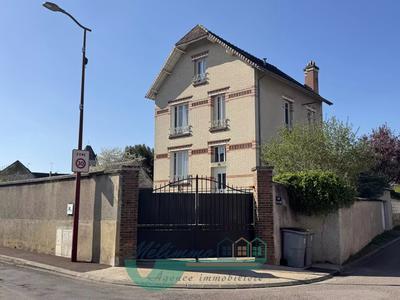 Maison - 165 m² - 9 pièces