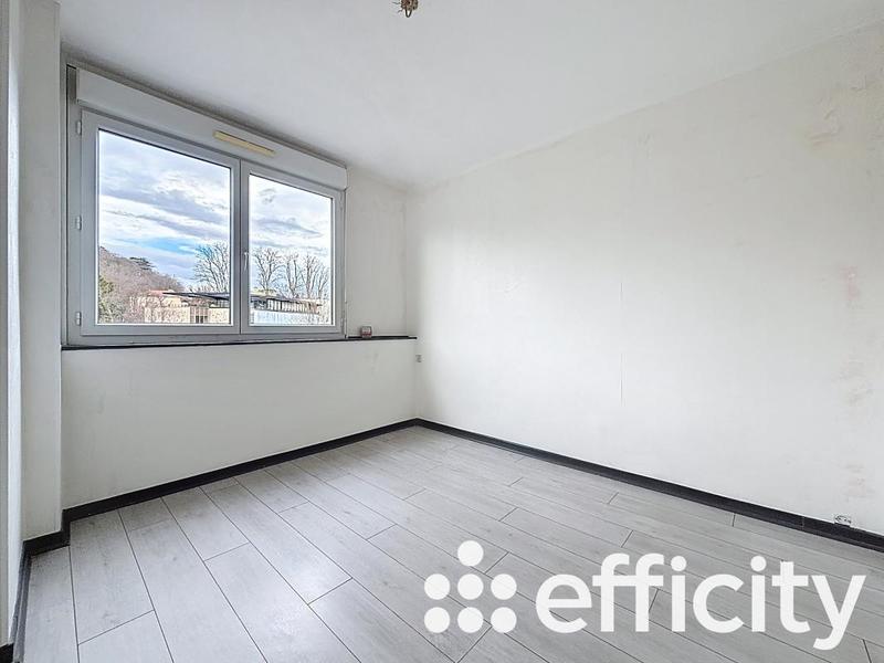 Appartement - 85 m² - 5 pièces