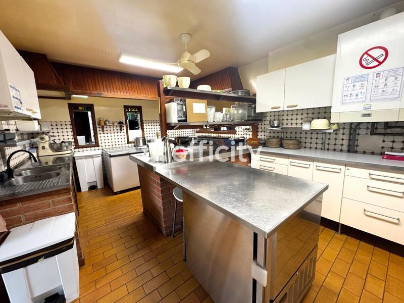 Bureau - 270 m² - 9 pièces