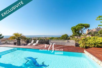 Maison - 215 m² - 7 pièces