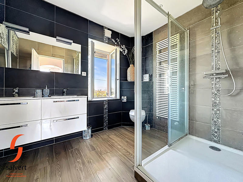 Maison - 201 m² - 6 pièces