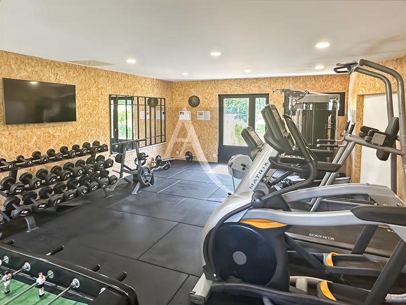 Maison - 250 m² - 8 pièces