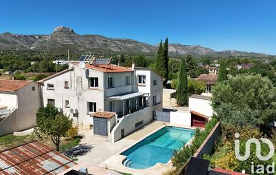 Maison - 233 m² - 8 pièces