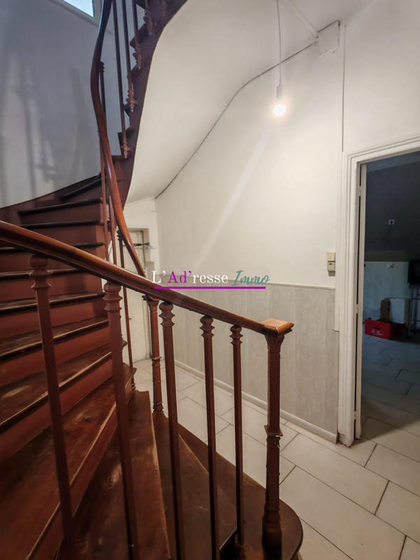 Maison traditionnelle - 182 m² - 7 pièces