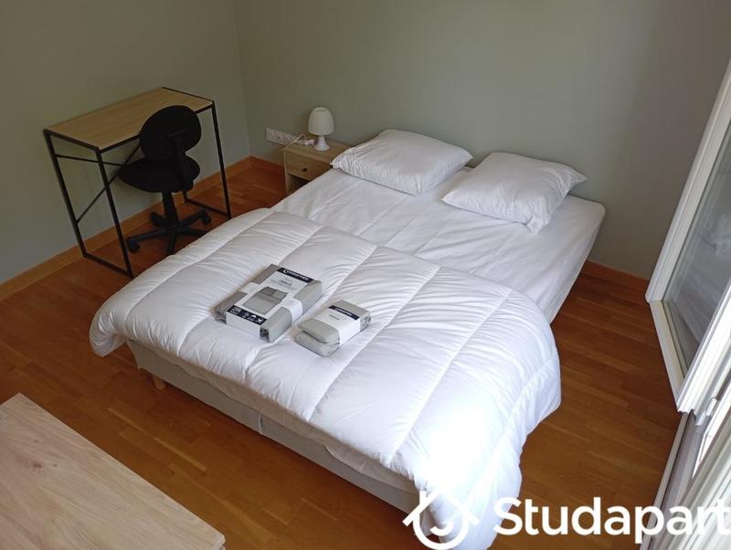 Chambre - 10 m² - 1 pièce