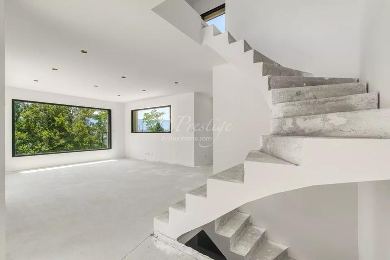 Maison - 202 m² - 7 pièces