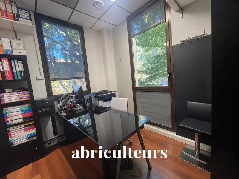 Bureau - 65 m² - 5 pièces