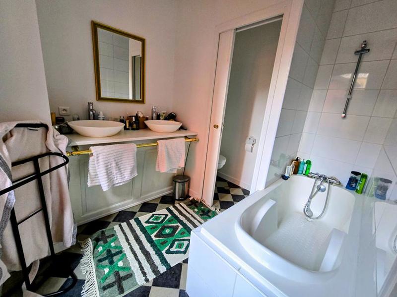 Maison - 460 m² - 13 pièces