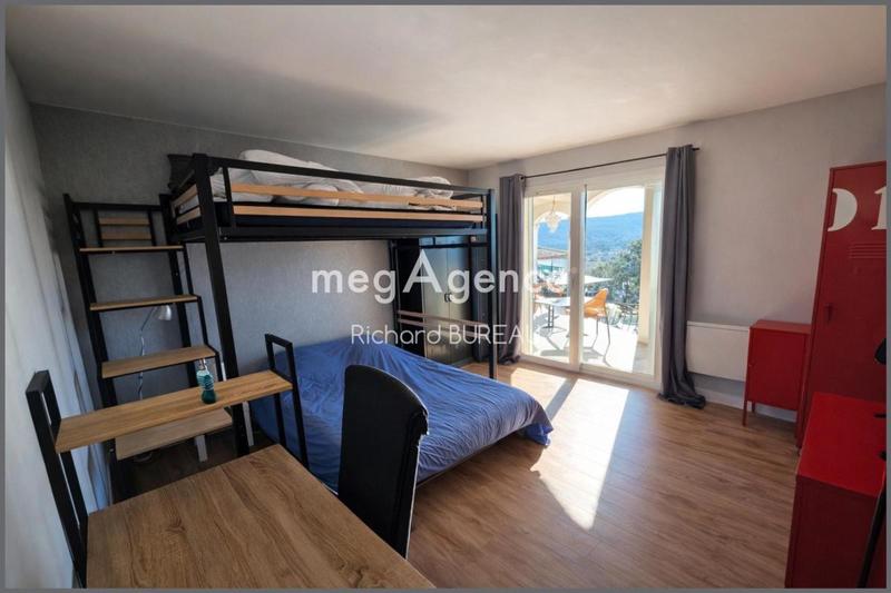 Maison - 378 m² - 13 pièces