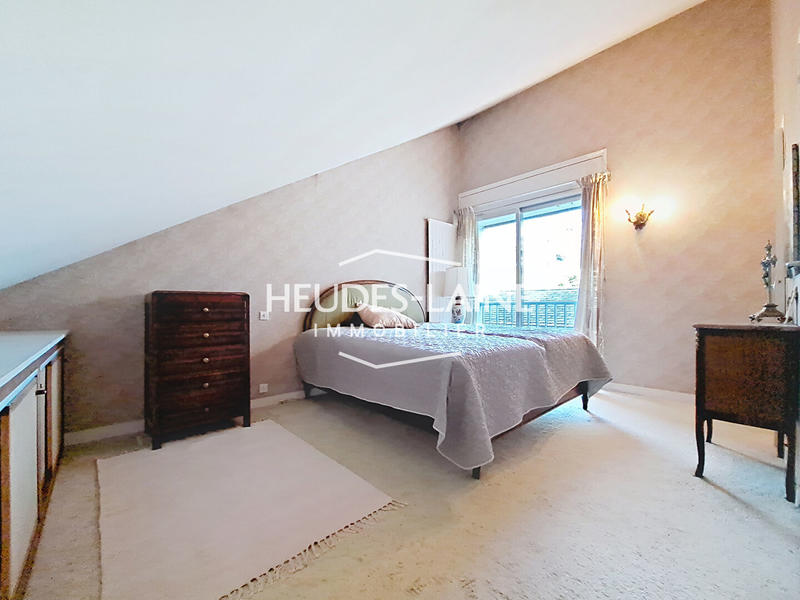 Maison - 225 m² - 7 pièces