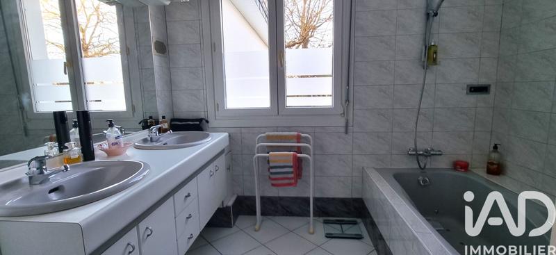 Maison - 183 m² - 8 pièces