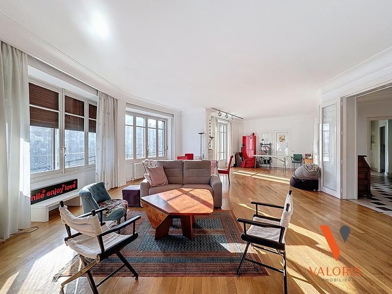 Appartement - 235 m² - 7 pièces