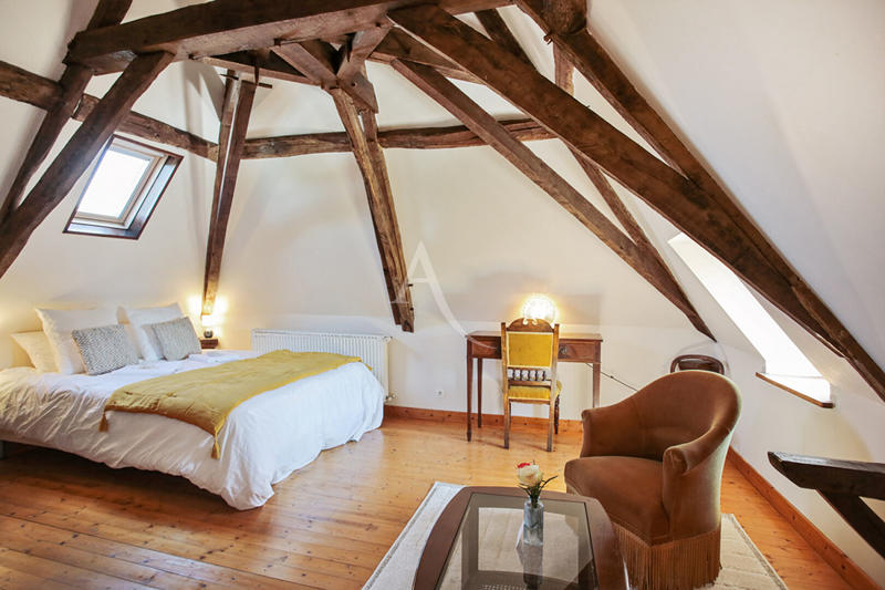 Demeure - 333 m² - 12 pièces