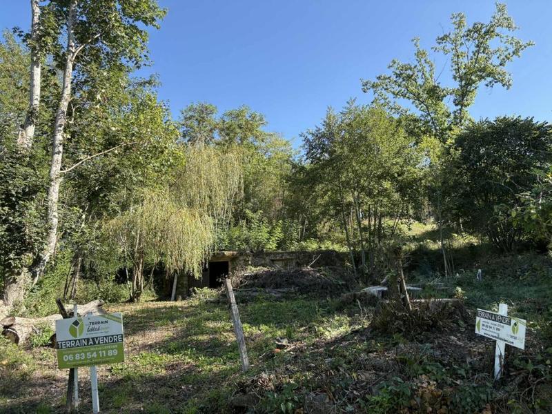 Terrain constructible - 2 465 m²