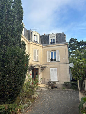 Maison - 267 m² - 8 pièces