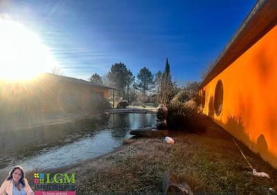 Maison - 250 m² - 6 pièces