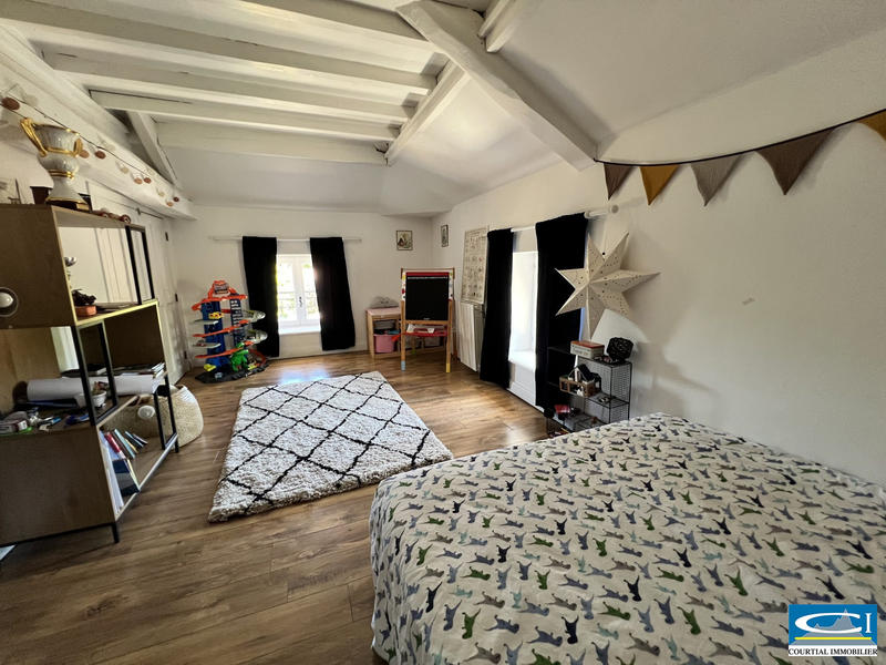 Maison - 202 m² - 7 pièces