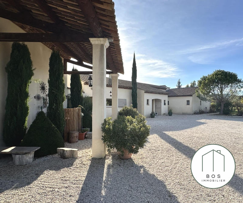 Villa - 297 m² - 6 pièces