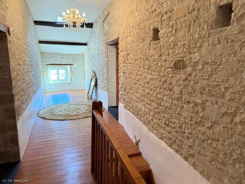 Maison de village - 495 m² - 10 pièces