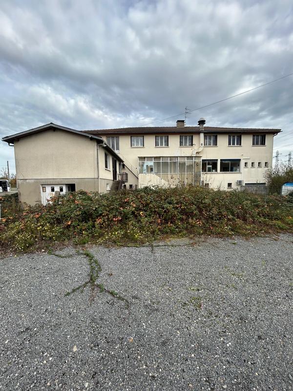 Local commercial - 11 190 m² - 18 pièces