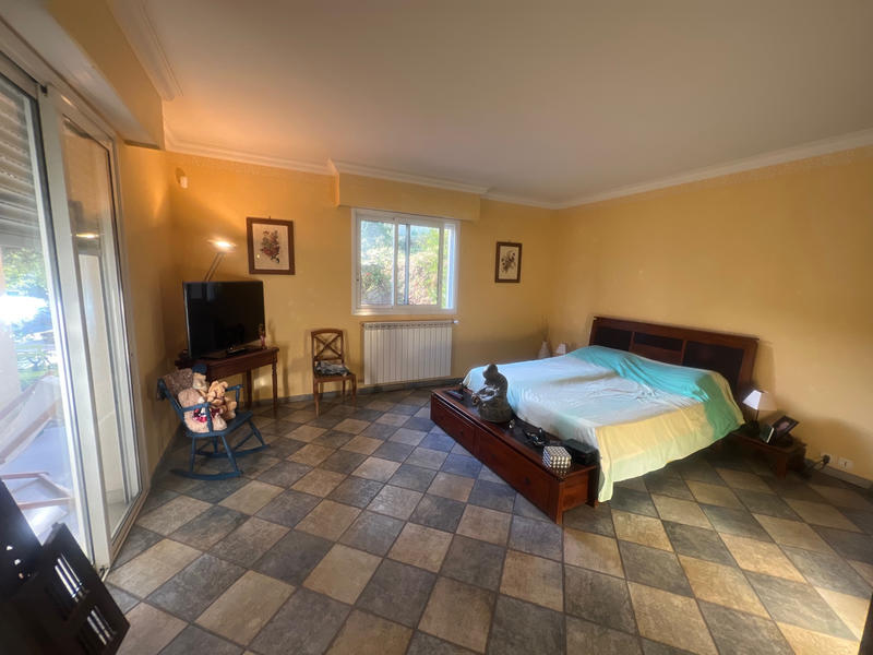 Villa - 220 m² - 8 pièces