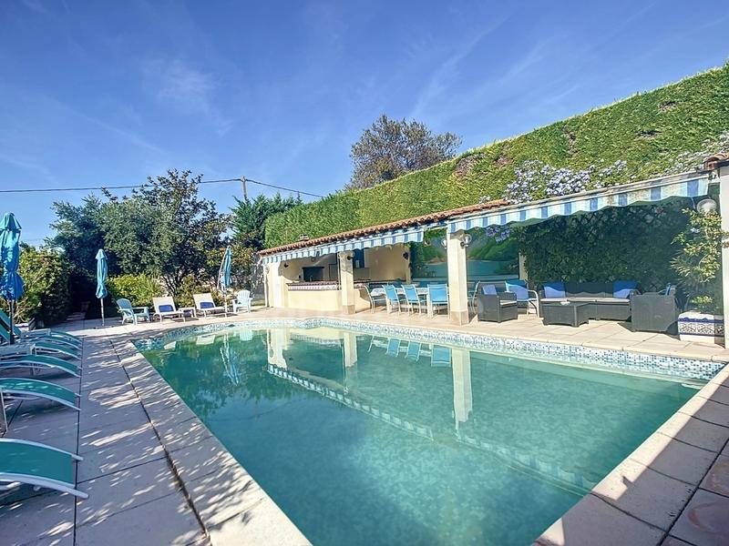 Maison - 212 m² - 7 pièces