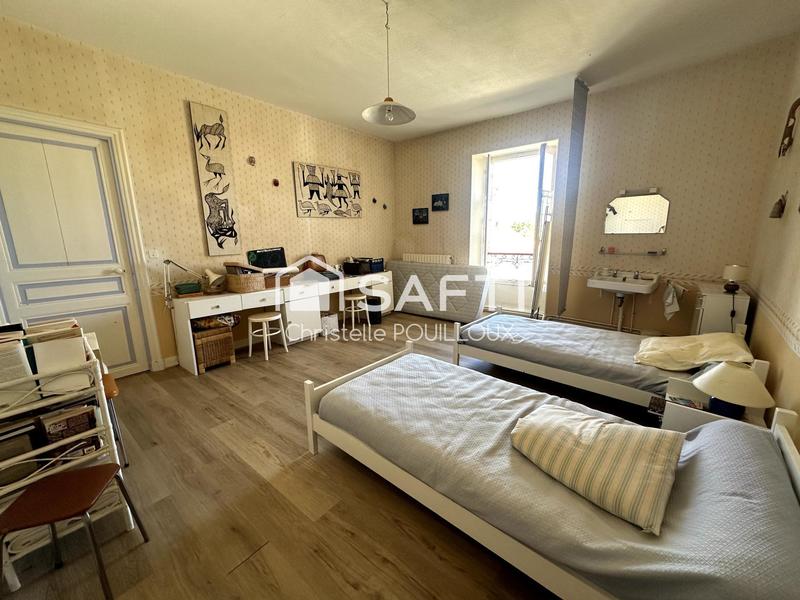 Maison - 567 m² - 12 pièces