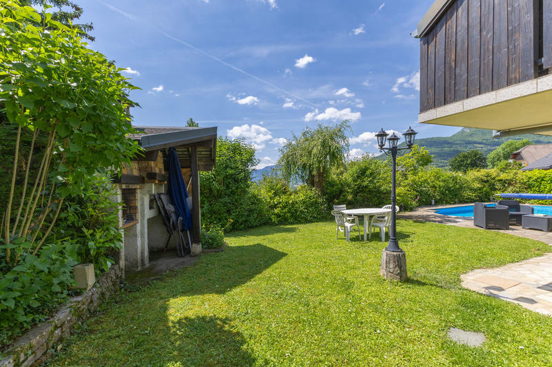 Maison - 220 m² - 8 pièces