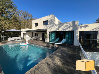 Villa - 207 m² - 6 pièces