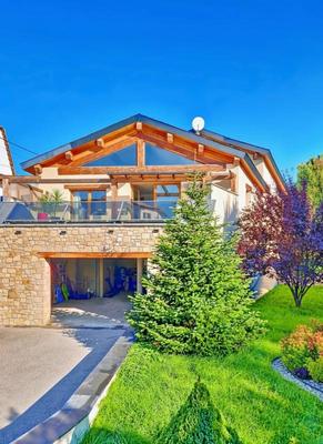 Maison - 240 m² - 6 pièces