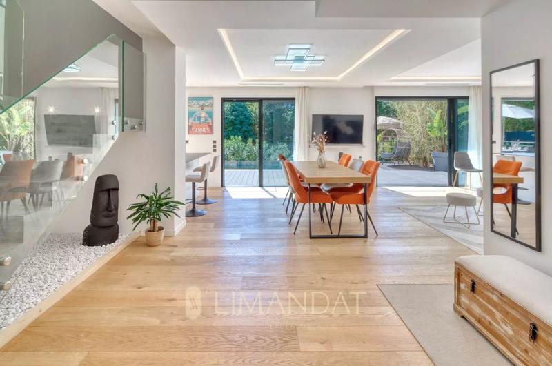 Villa - 260 m² - 8 pièces