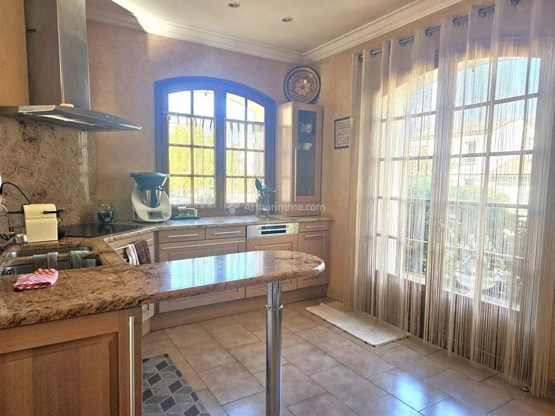 Maison - 280 m² - 8 pièces