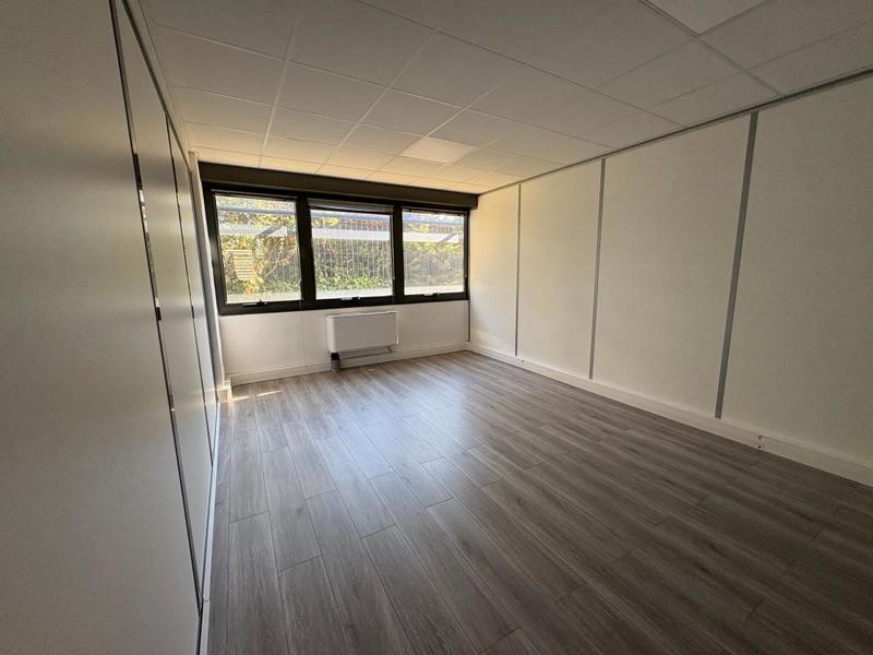 Bureau - 64 m²