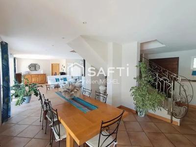 Maison - 258 m² - 7 pièces