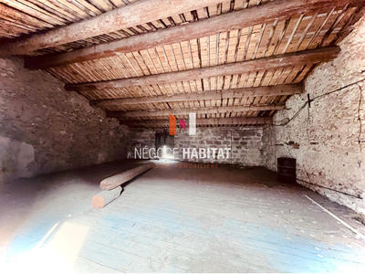 Maison - 200 m² - 2 pièces