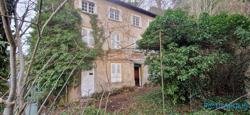 Maison - 242 m² - 8 pièces