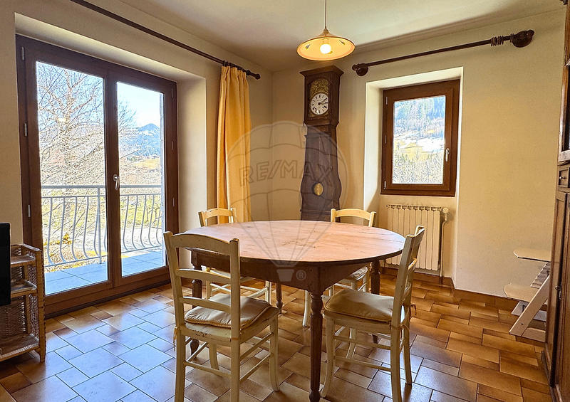 Maison - 236 m² - 10 pièces