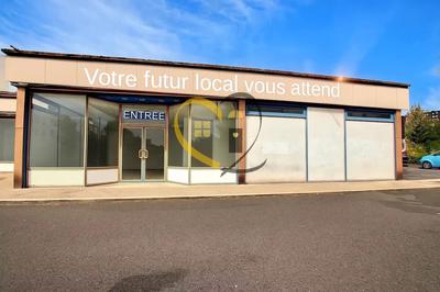 Local commercial - 573 m² - 1 pièce