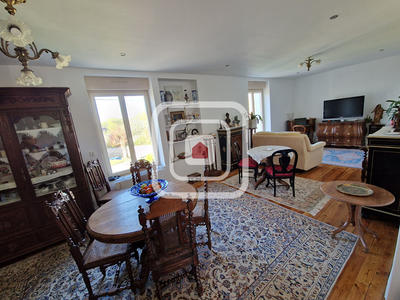 Maison - 340 m² - 5 pièces