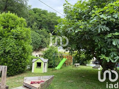 Maison - 250 m² - 6 pièces