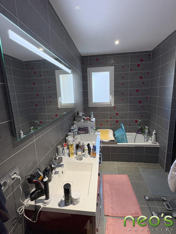 Maison - 93 m² - 4 pièces